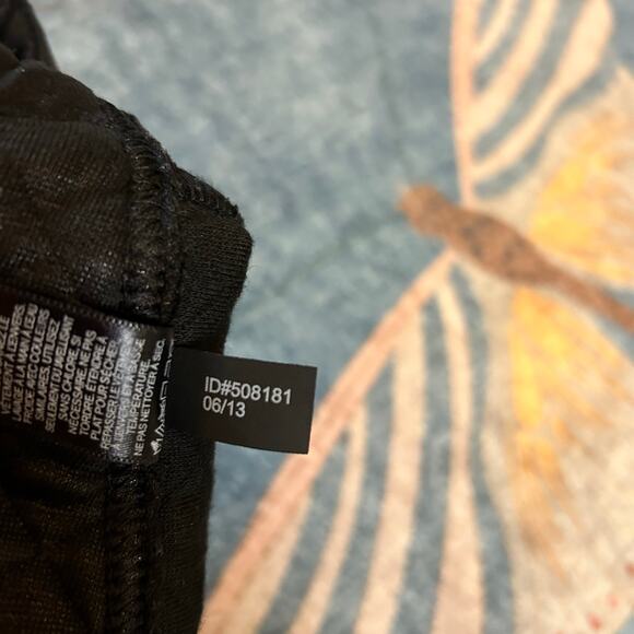 Express Womens Quilted Micro Mini Skirt Size 8 Black Side Zip 2000s Going Out - Picture 4 of 6